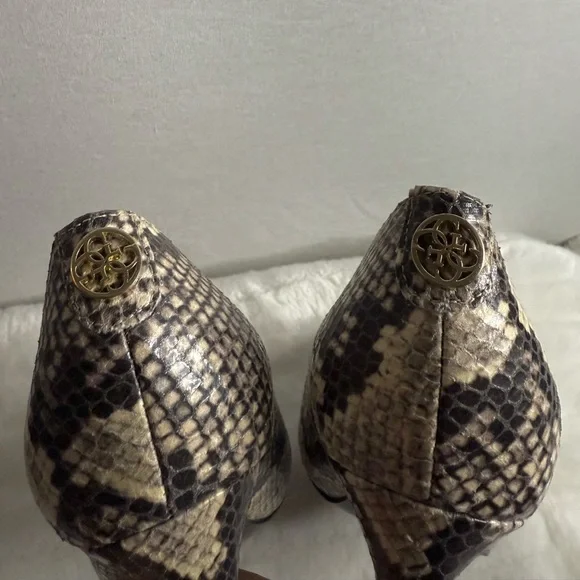 GUESS Snake Print Python Pumps 🐍 - Picture 10 of 10